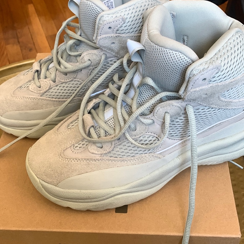 Yeezy dsrt